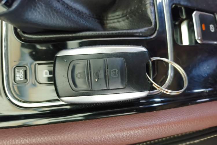 Used Dongfeng Fengon 580 2017 Revised Version 1.5T CVT Luxury Edition Vehicle Key