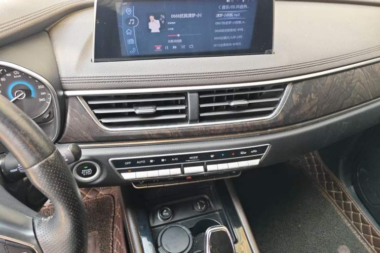 Used Dongfeng Fengon 580 2017 1.5T CVT Smart Connectivity Model Audio And AC Panel
