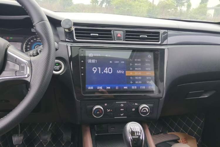 Used Dongfeng Fengon 580 2017 1.5T Manual Luxury Model Audio And AC Panel
