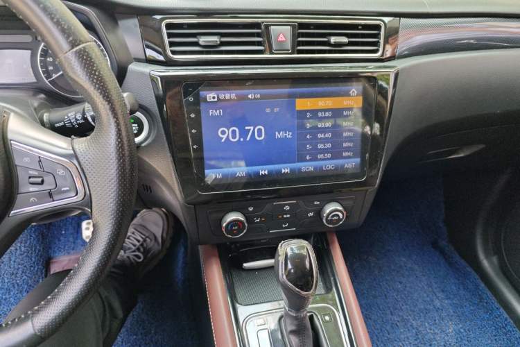 Used Dongfeng Fengon 580 2017 1.5T CVT Luxury Model Audio And AC Panel