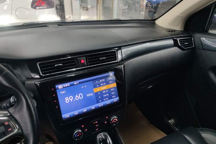 Used Dongfeng Fengon 580 2017 1.5T CVT Luxury Model Audio And AC Panel