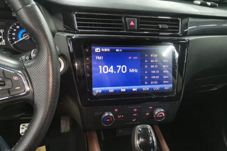 Used Dongfeng Fengon 580 2017 1.5T CVT Luxury Model Audio And AC Panel