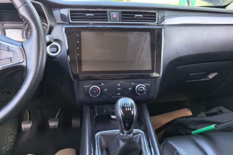 Used Dongfeng Fengon 580 2017 1.5T Manual Luxury Model Audio And AC Panel