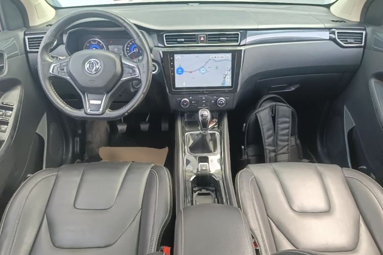 Used Dongfeng Fengon 580 2017 1.5T Manual Luxury Model Center Console