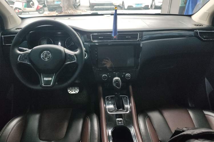 Used Dongfeng Fengon 580 2017 1.5T CVT Luxury Model Center Console