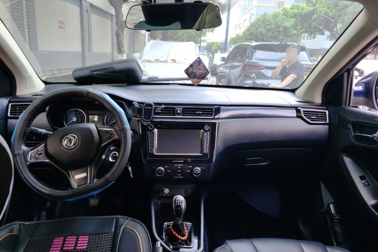 Used Dongfeng Fengon 580 2017 1.8L Manual Comfort Model Center Console
