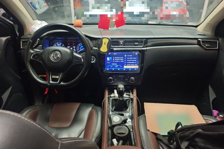 Used Dongfeng Fengon 580 2017 1.5T Manual Luxury Model Center Console