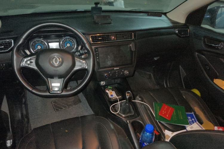 Used Dongfeng Fengon 580 2017 1.8L Manual Comfort Model Center Console