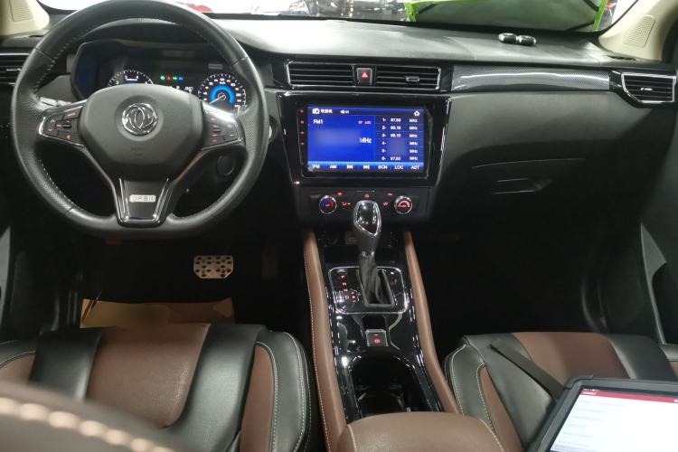 Used Dongfeng Fengon 580 2017 1.5T CVT Luxury Model Center Console