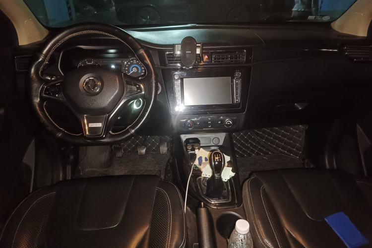 Used Dongfeng Fengon 580 2017 1.8L Manual Comfort Model Center Console