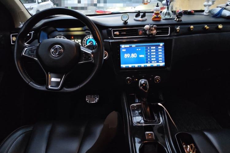 Used Dongfeng Fengon 580 2017 1.5T CVT Luxury Model Center Console