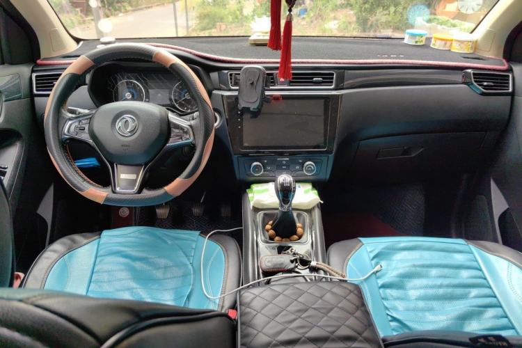 Used Dongfeng Fengon 580 2017 1.5T Manual Luxury Model Center Console