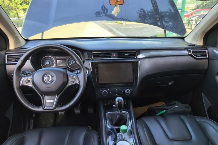 Used Dongfeng Fengon 580 2017 1.5T Manual Luxury Model Center Console