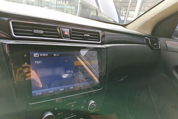 Used Dongfeng Fengon 580 2017 1.5T CVT Luxury Model Center Console