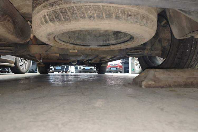 Used Dongfeng Fengon 580 2017 1.5T Manual Luxury Model Chassis Rear