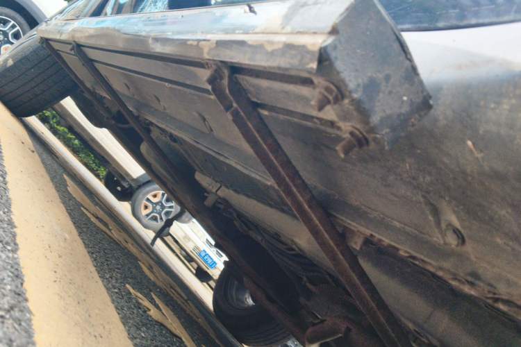 Used Dongfeng Fengon 580 2017 1.5T CVT Luxury Model Chassis Rear Right