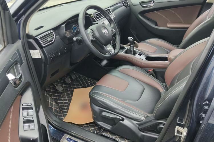 Used Dongfeng Fengon 580 2017 1.5T Manual Luxury Model Driver Seat