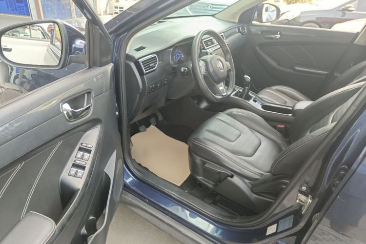 Used Dongfeng Fengon 580 2017 1.5T Manual Luxury Model Driver Seat
