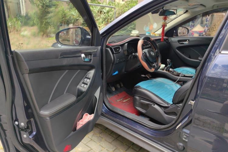 Used Dongfeng Fengon 580 2017 1.5T Manual Luxury Model Driver Seat