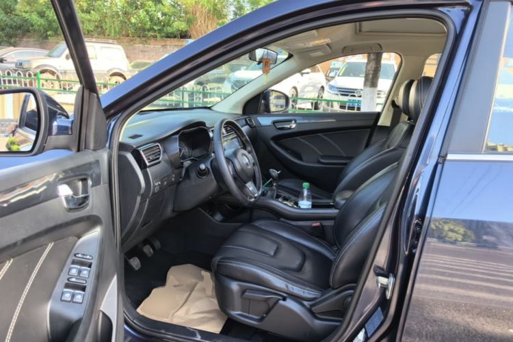 Used Dongfeng Fengon 580 2017 1.5T Manual Luxury Model Driver Seat