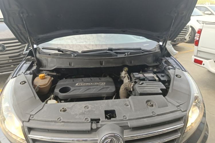 Used Dongfeng Fengon 580 2017 1.5T Manual Luxury Model Engine Bay