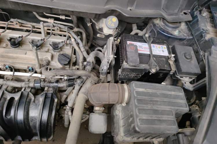Used Dongfeng Fengon 580 2017 1.8L Manual Comfort Model Engine Bay Left