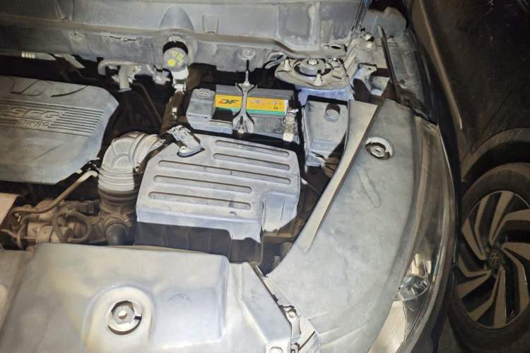 Used Dongfeng Fengon 580 2017 1.5T Manual Luxury Model Engine Bay Left
