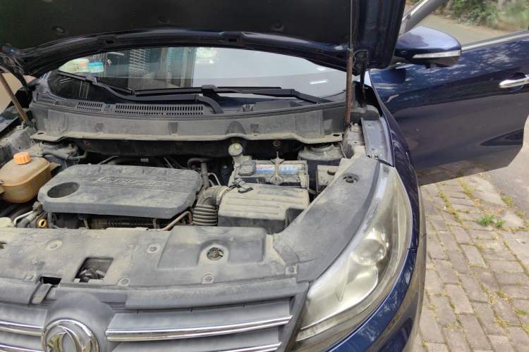 Used Dongfeng Fengon 580 2017 1.5T Manual Luxury Model Engine Bay Left