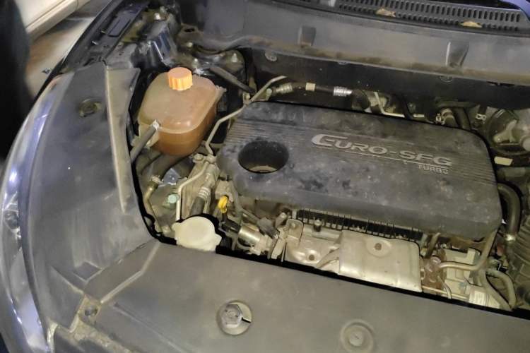 Used Dongfeng Fengon 580 2017 1.5T Manual Luxury Model Engine Bay Right