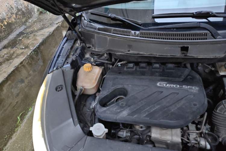 Used Dongfeng Fengon 580 2017 1.5T CVT Luxury Model Engine Bay Right