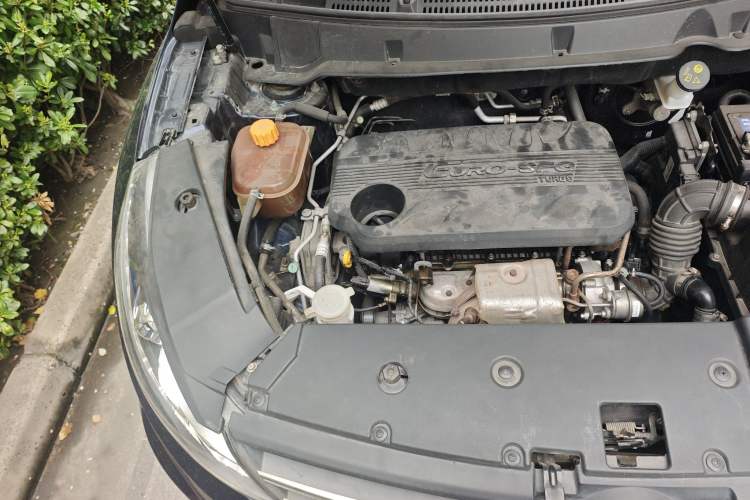 Used Dongfeng Fengon 580 2017 1.5T CVT Luxury Model Engine Bay Right