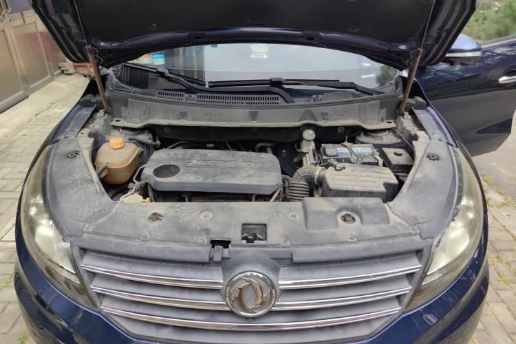 Used Dongfeng Fengon 580 2017 1.5T Manual Luxury Model Engine Bay