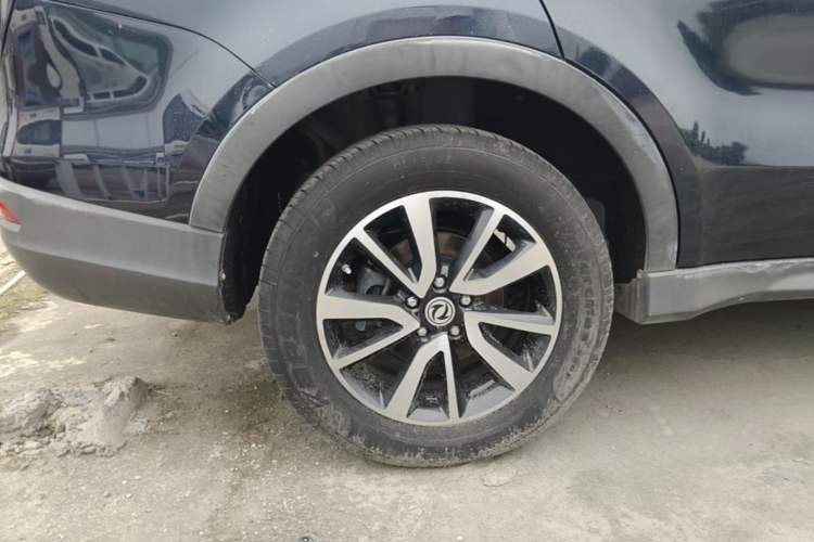 Used Dongfeng Fengon 580 2017 1.5T Manual Luxury Model Exterior 5