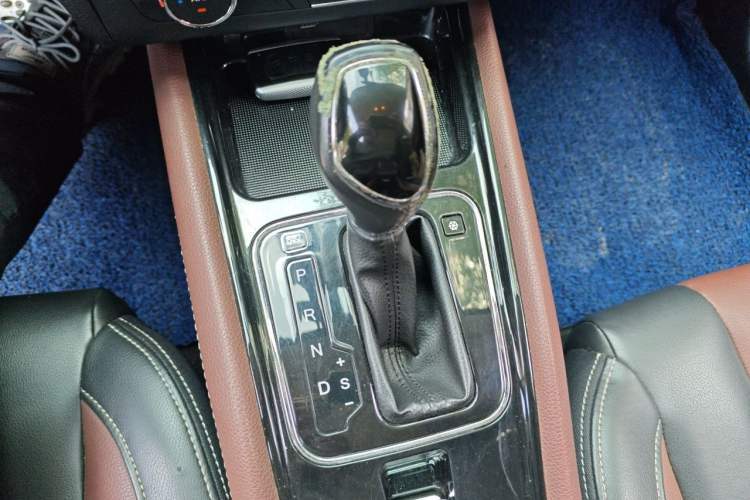 Used Dongfeng Fengon 580 2017 1.5T CVT Luxury Model Gear Lever