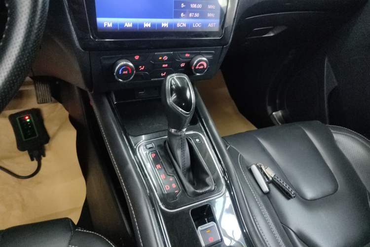 Used Dongfeng Fengon 580 2017 1.5T CVT Luxury Model Gear Lever