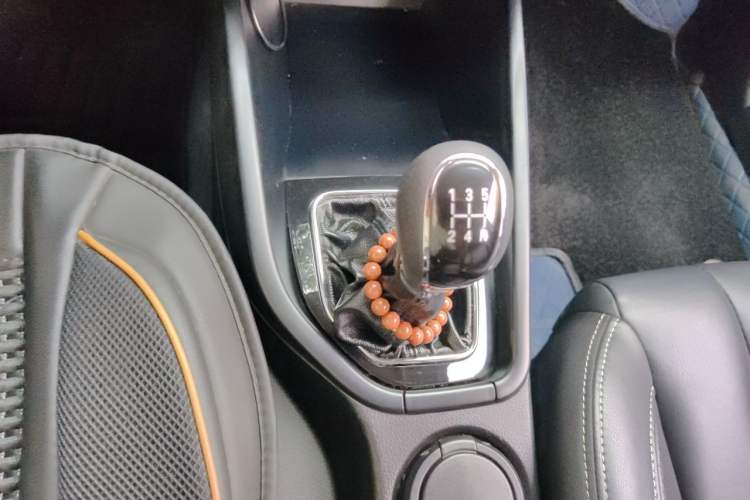 Used Dongfeng Fengon 580 2017 1.8L Manual Comfort Model Gear Lever