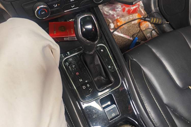 Used Dongfeng Fengon 580 2017 1.5T CVT Comfort Model Gear Lever