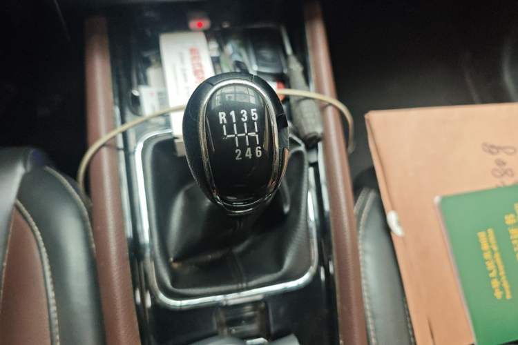 Used Dongfeng Fengon 580 2017 1.5T Manual Luxury Model Gear Lever