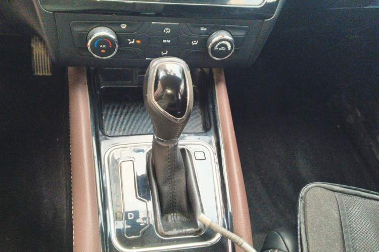 Used Dongfeng Fengon 580 2017 1.5T CVT Luxury Model Gear Lever