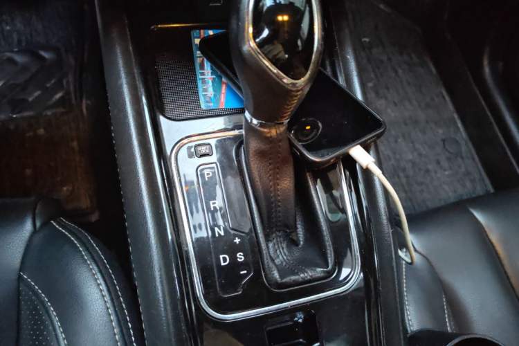 Used Dongfeng Fengon 580 2017 1.5T CVT Luxury Model Gear Lever