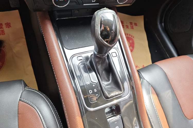 Used Dongfeng Fengon 580 2017 1.5T CVT Luxury Model Gear Lever