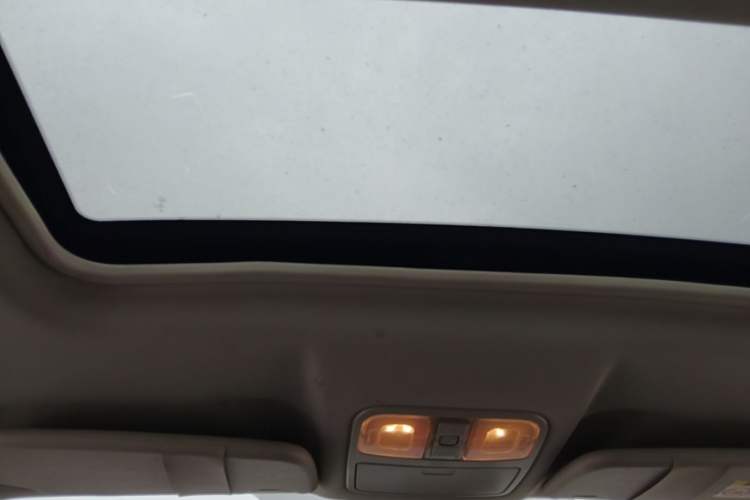 Used Dongfeng Fengon 580 2017 1.5T Manual Luxury Model Headliner