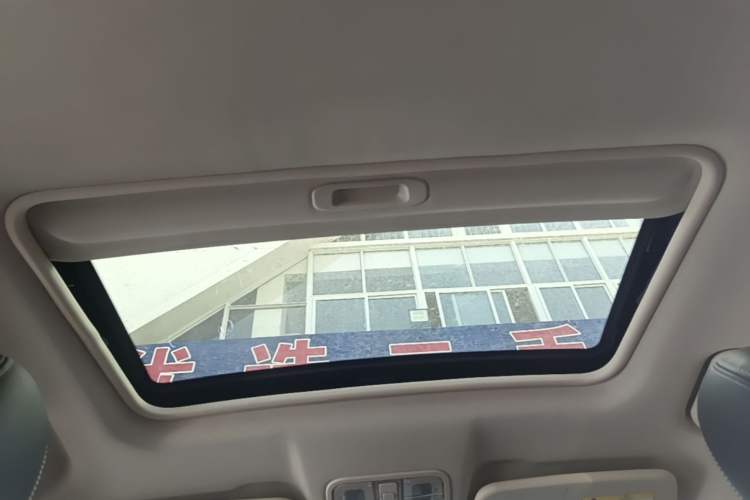 Used Dongfeng Fengon 580 2017 1.5T Manual Luxury Model Headliner