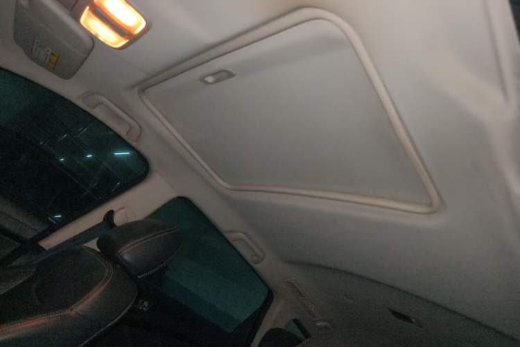 Used Dongfeng Fengon 580 2017 1.8L Manual Comfort Model Headliner