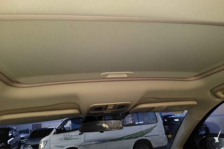 Used Dongfeng Fengon 580 2017 1.5T Manual Luxury Model Headliner