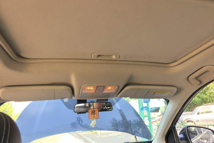 Used Dongfeng Fengon 580 2017 1.5T Manual Luxury Model Headliner
