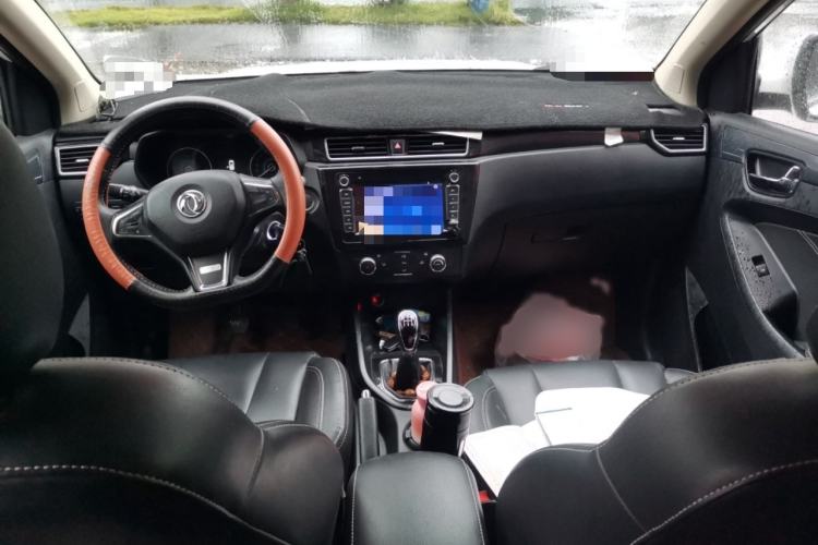 Used Dongfeng Fengon 580 2017 1.8L Manual Comfort Model Interior 2