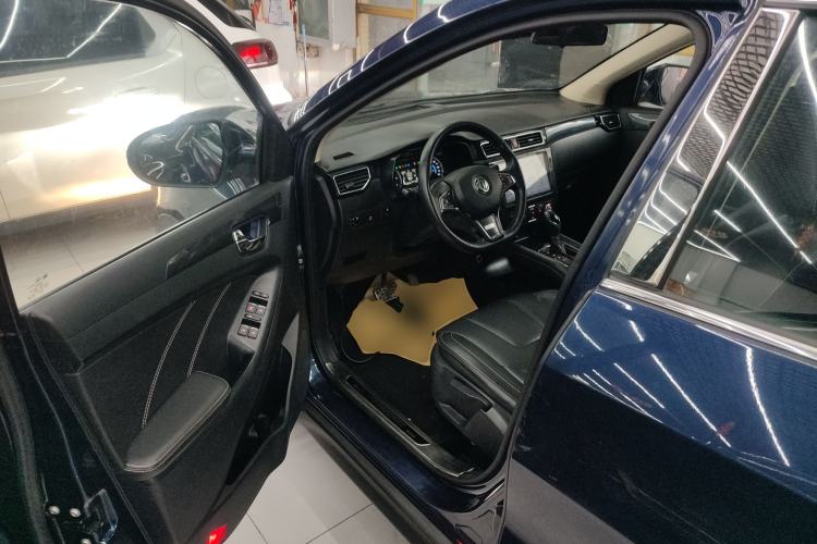 Used Dongfeng Fengon 580 2017 1.5T CVT Luxury Model Interior 3