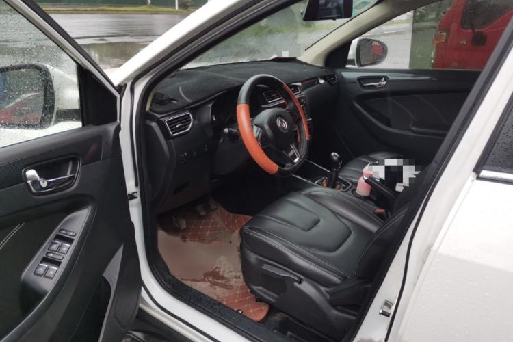 Used Dongfeng Fengon 580 2017 1.8L Manual Comfort Model Interior 3