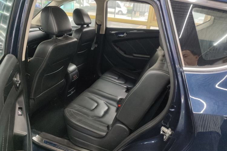 Used Dongfeng Fengon 580 2017 1.5T CVT Luxury Model Interior 4